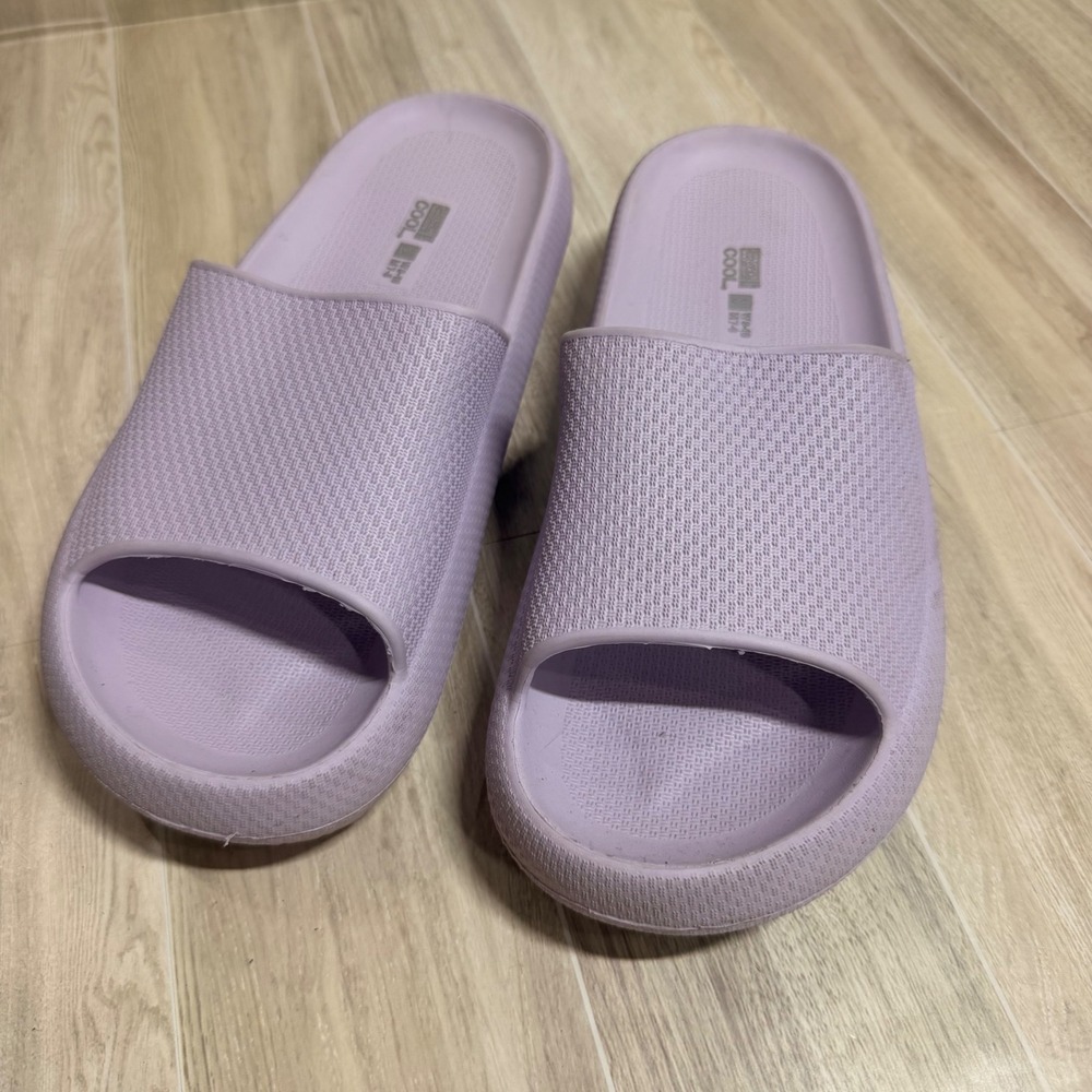 32 Degree Cool Lavender Purple Cloud Slides Sandals Womens Size Large 9-10